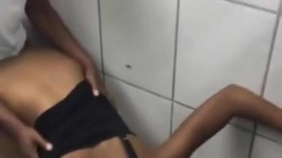 ⁣Mzansi Teen Couple Caught Fucking In The Toilet