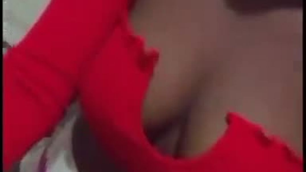 African Girl Showing Her Big Breasts To Her Boyfriend