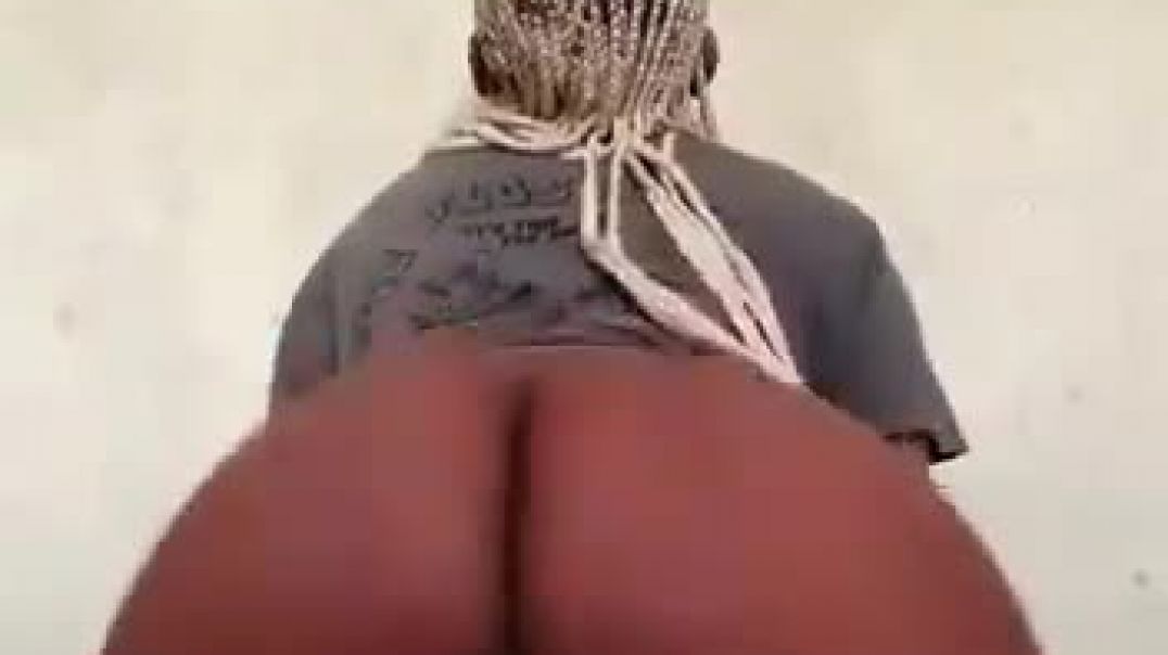 ⁣Big ass twerking