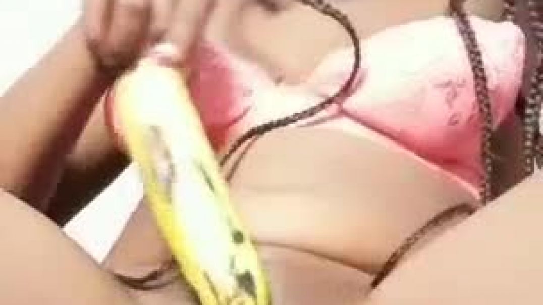 ⁣Fucking a banana