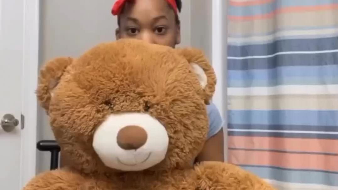 ⁣Dancing for the teddy bear