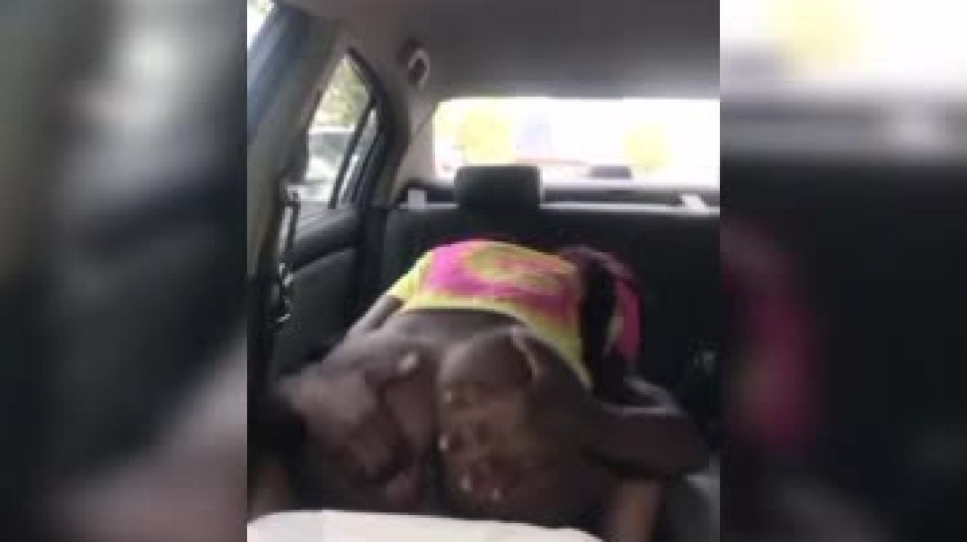 ⁣Uber driver sex in the middle of traffic